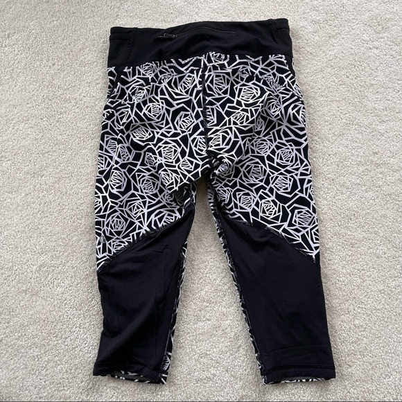 Lululemon real quick crop full on luxtreme posey 6 black white - Picture 11 of 15